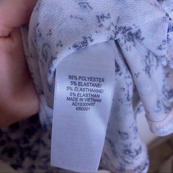 ADRIANNE PAPELL Blue Floral Flutter Sleeve Ruffled High Neck Blouse - Picture 6 of 10